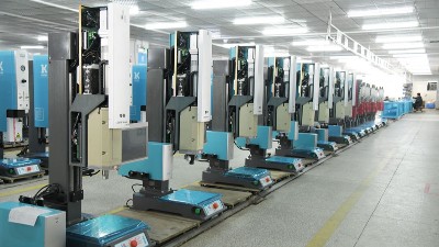 超聲波焊接機(jī)在蓄電池焊接中的應(yīng)用、難點(diǎn)及解決方案